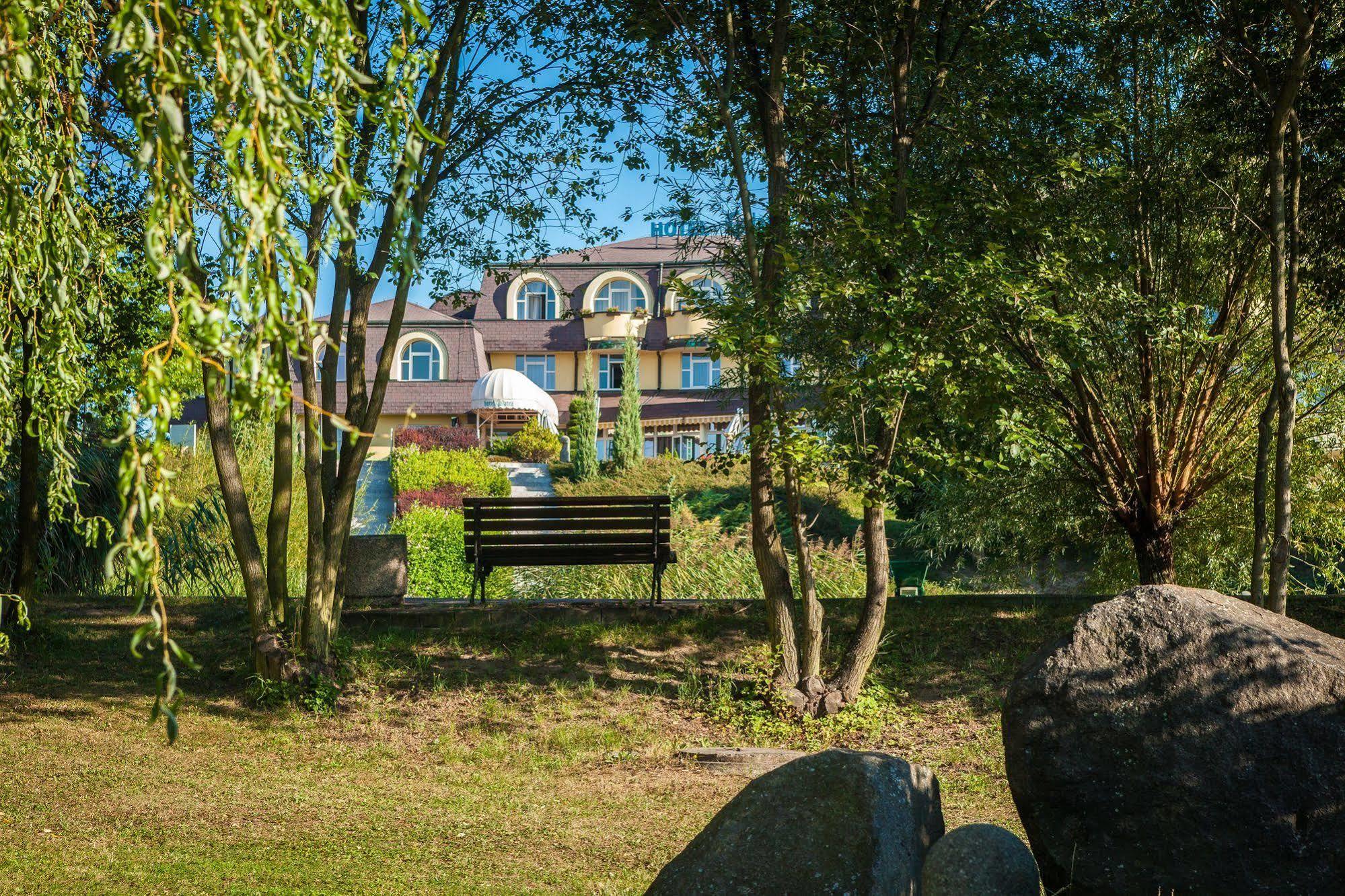 Hotel Galatea Mladá Boleslav Exterior foto